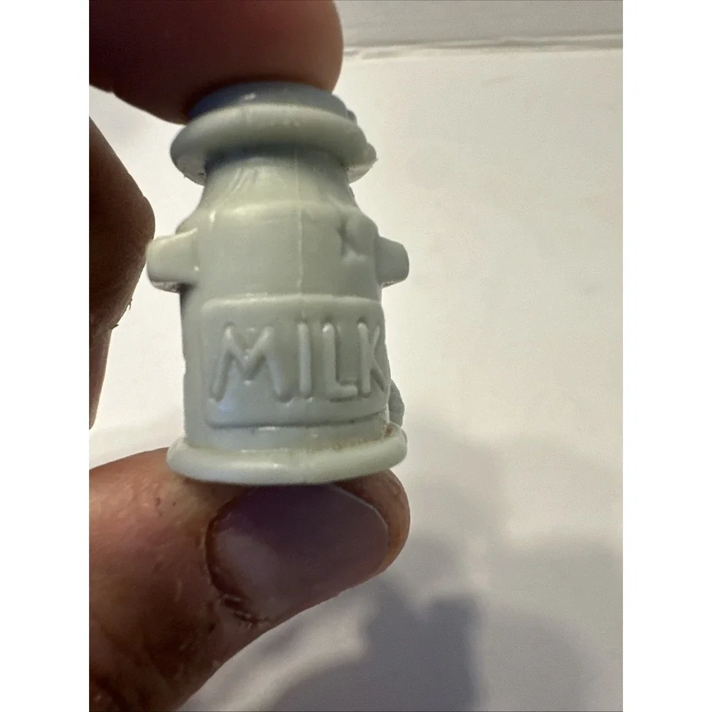 1989 McDonalds‎ Happy Meal toy Peanuts Linus Milk Cat Figure Replacement